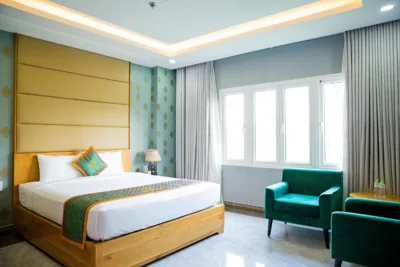 豪华双人房 — Silk Hotel near Tan Son Nhat Airport